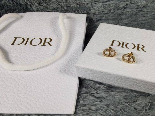 Hoa tai Dior 1 - Hoa tai Dior