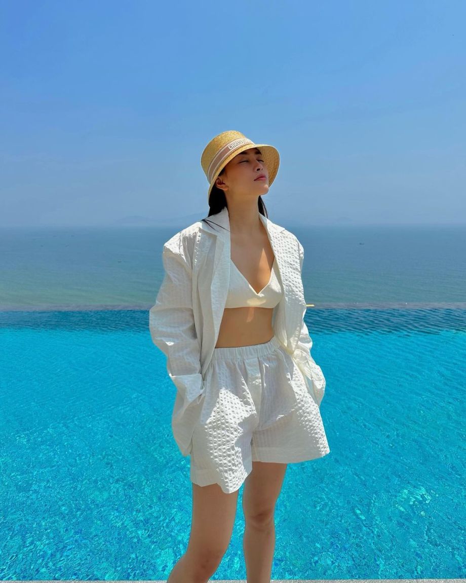 Hoa hậu Tiểu Vy theo đuổi các mốt hot hè