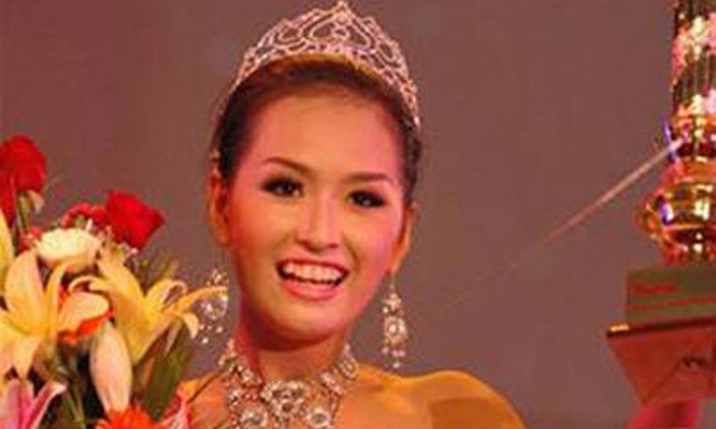 Khoảnh khắc Mai Phương Thúy đăng quang Hoa hậu Việt Nam 2006