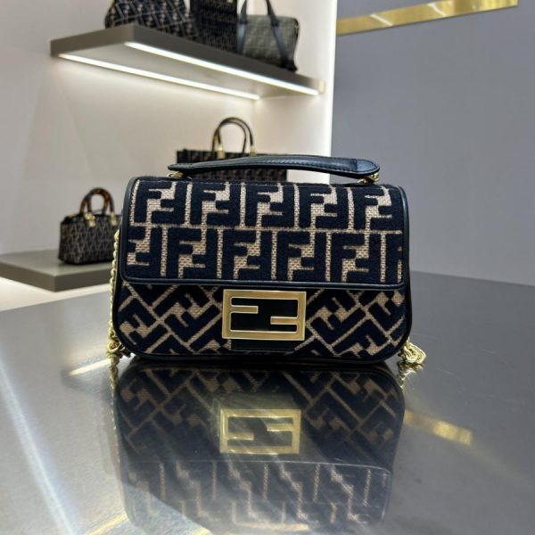 Tui xach Fendi Baguette 1 1 Túi Xách Fendi Baguette