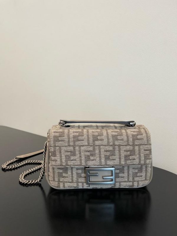 Tui xach Fendi Baguette 1 Túi Xách Fendi Baguette