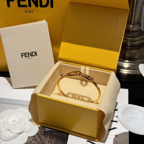 Vong tay Fendi 1 1 Vòng Tay Fendi