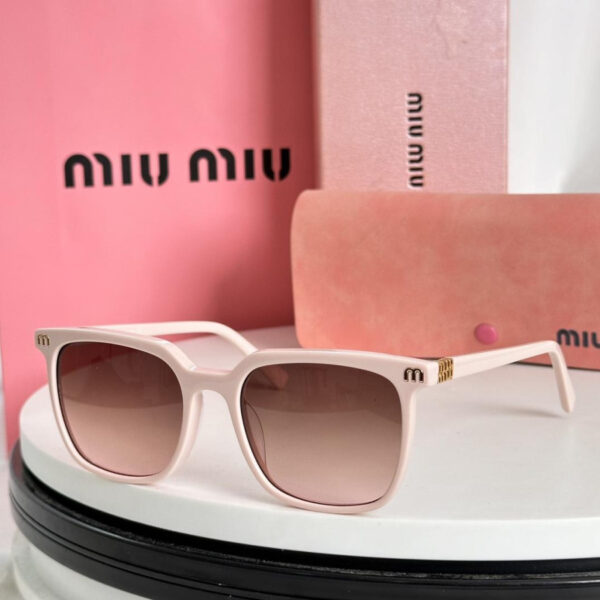 Kính Miu Miu