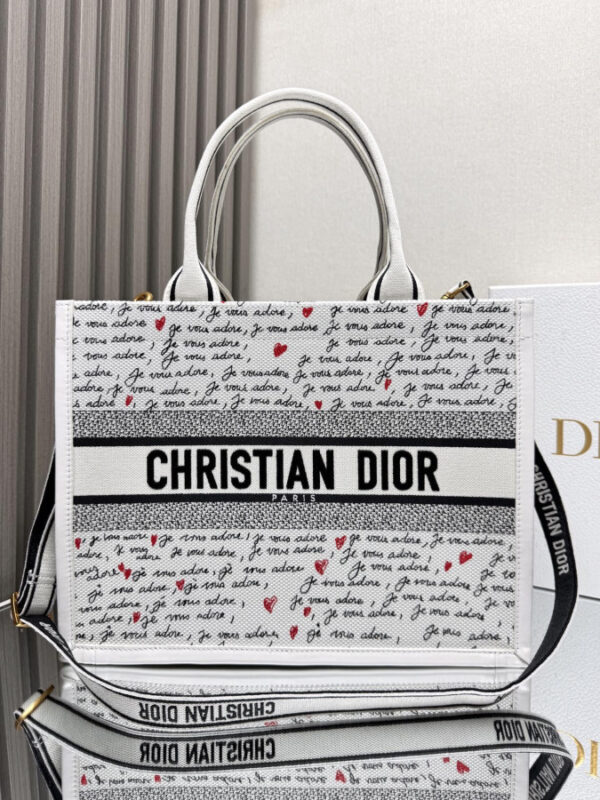 Túi Xách Dior Book Tote Thêu Họa Tiết Kết Hợp Da