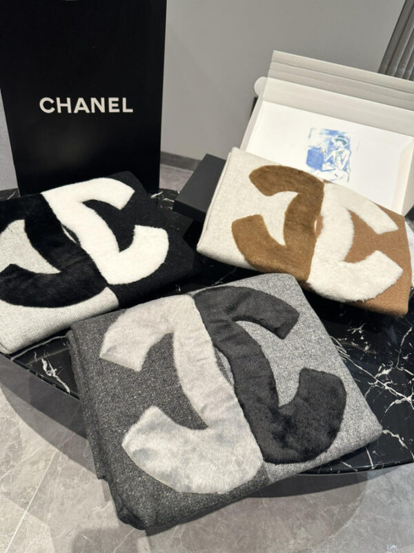 Khăn Chanel