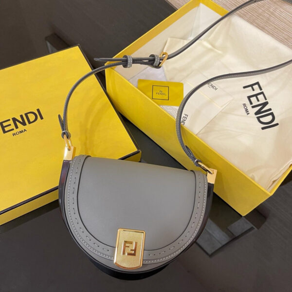 Túi Fendi Moonlight